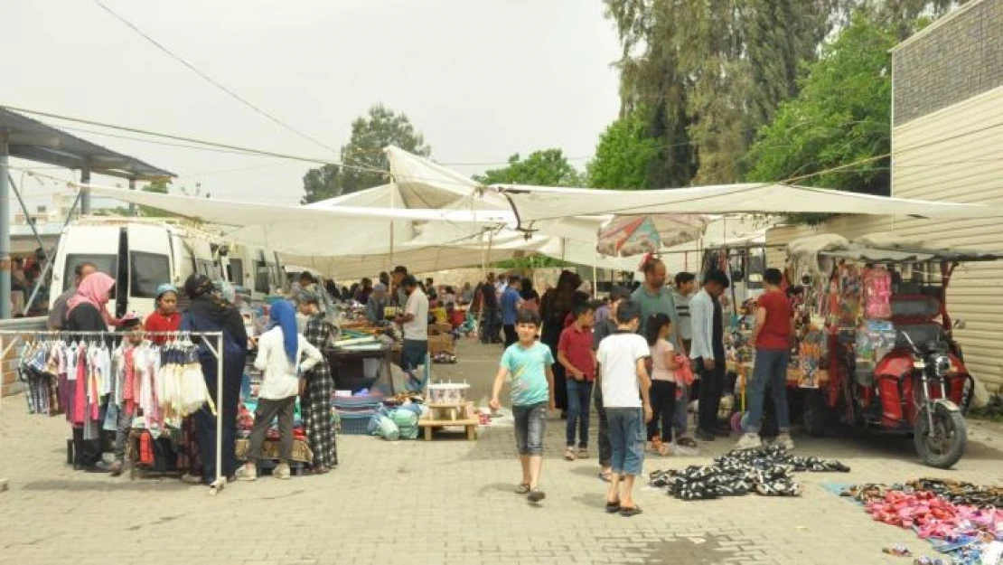 Bayram alışverişi pazarcıların yüzünü güldürdü