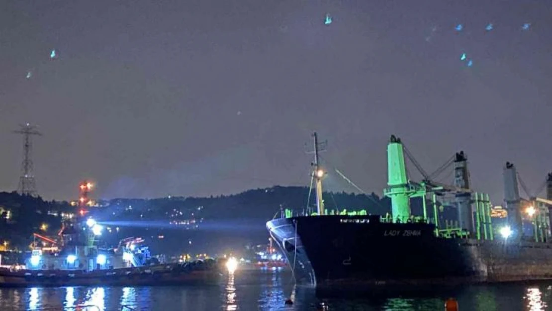 Bebek sahilinde karaya oturan gemi kurtarıldı: İstanbul Boğazı gemi trafiğine açıldı