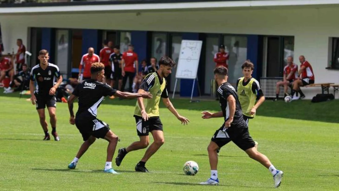 Beşiktaş günün ilk antrenmanını yaptı