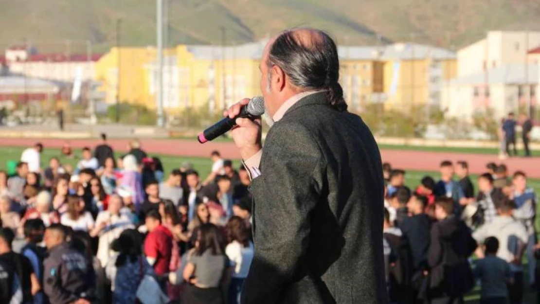 BEÜ bahar şenliğinde 3 bin öğrenci aynı anda halay çekti