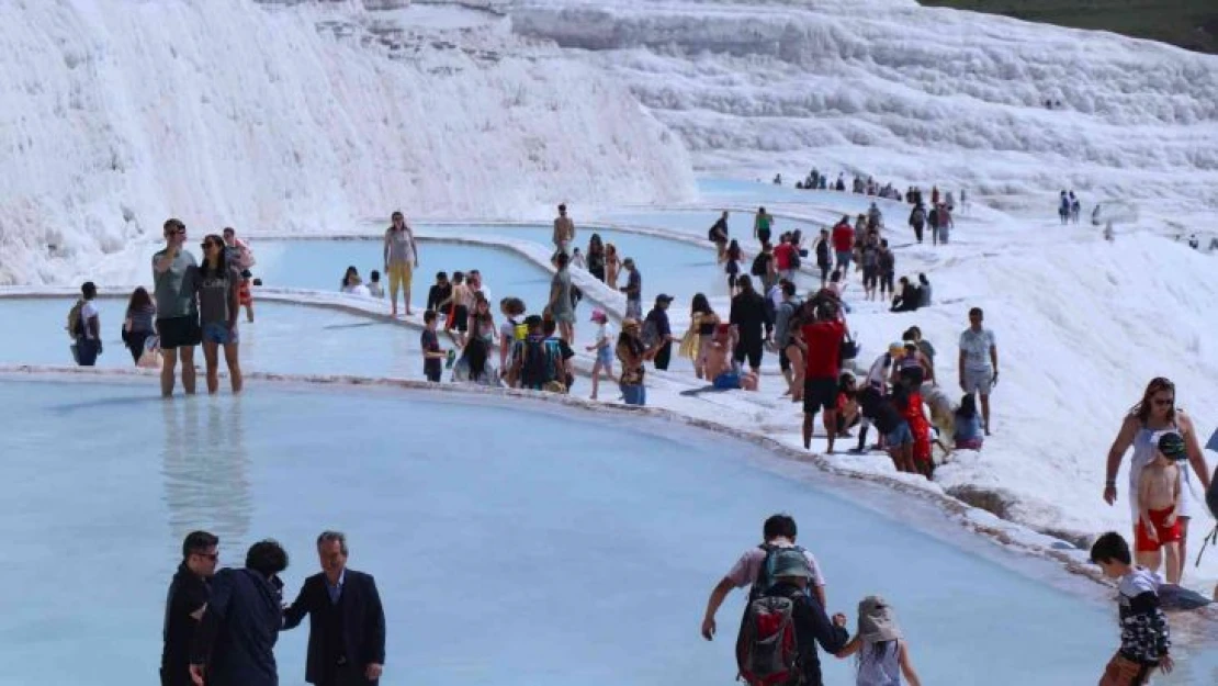 Beyaz cennet Pamukkale'ye bahar geldi