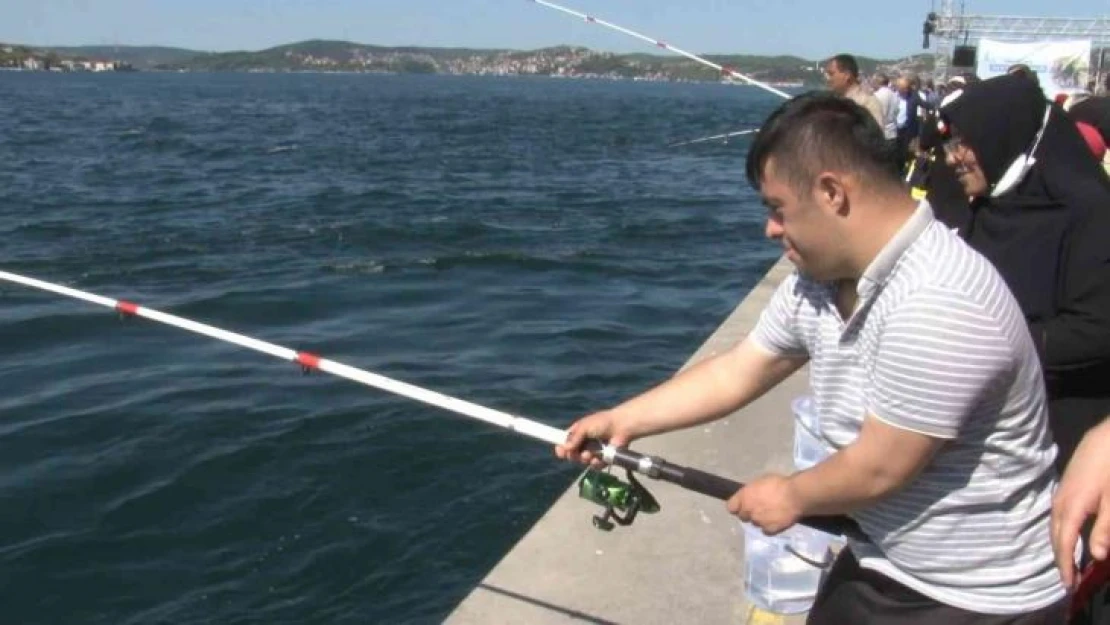 Beykoz'da balık tutan engelli çocuklar doyasıya eğlendi