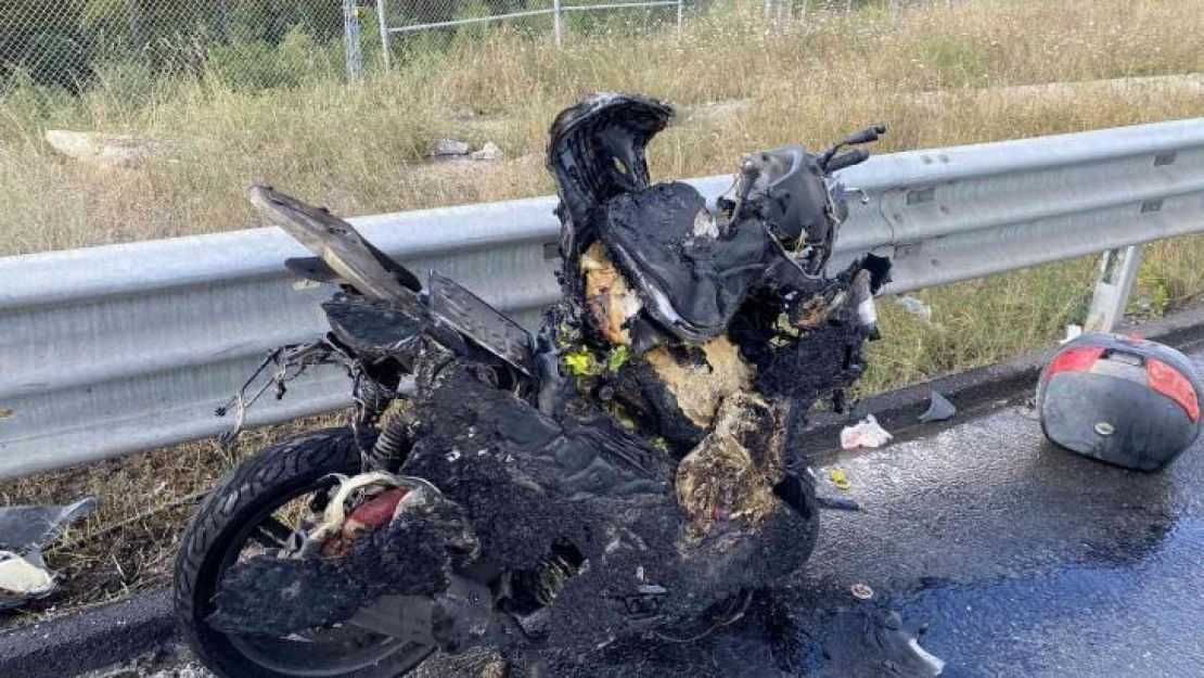 Beykoz'da emniyet şeridindeki minibüse çarpan motosiklet patladı: 1 yaralı