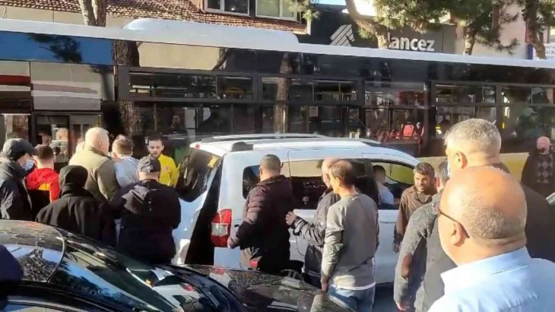 Beykoz'da yol verme kavgasında İETT şoförüne tehditler savurdu