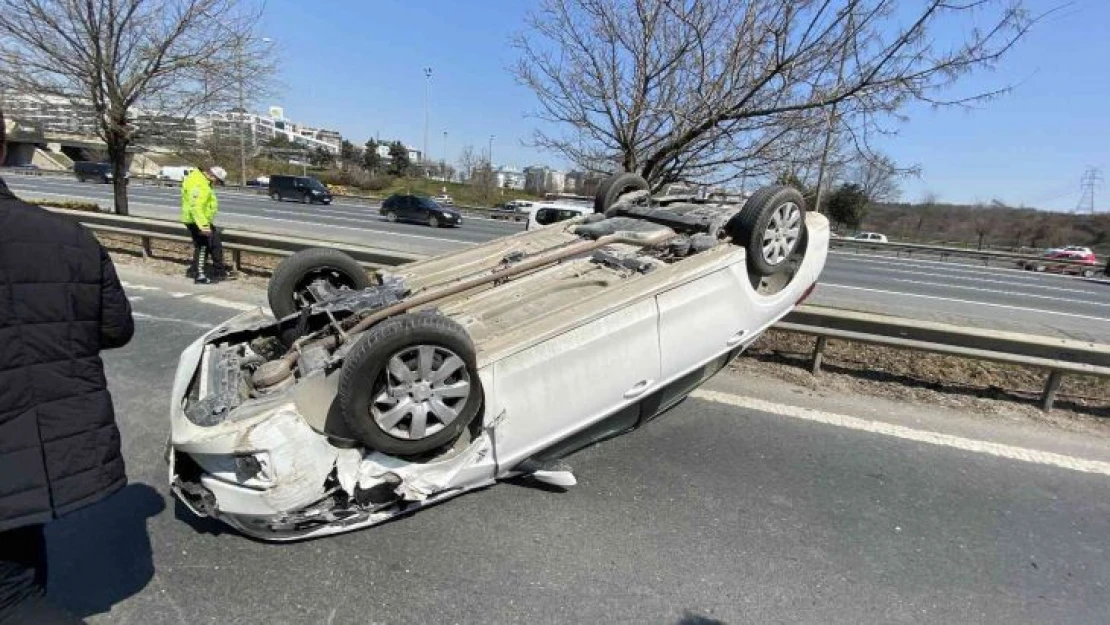 Beykoz TEM otoyolunda cipin tekerine vuran otomobil takla attı: 1 yaralı