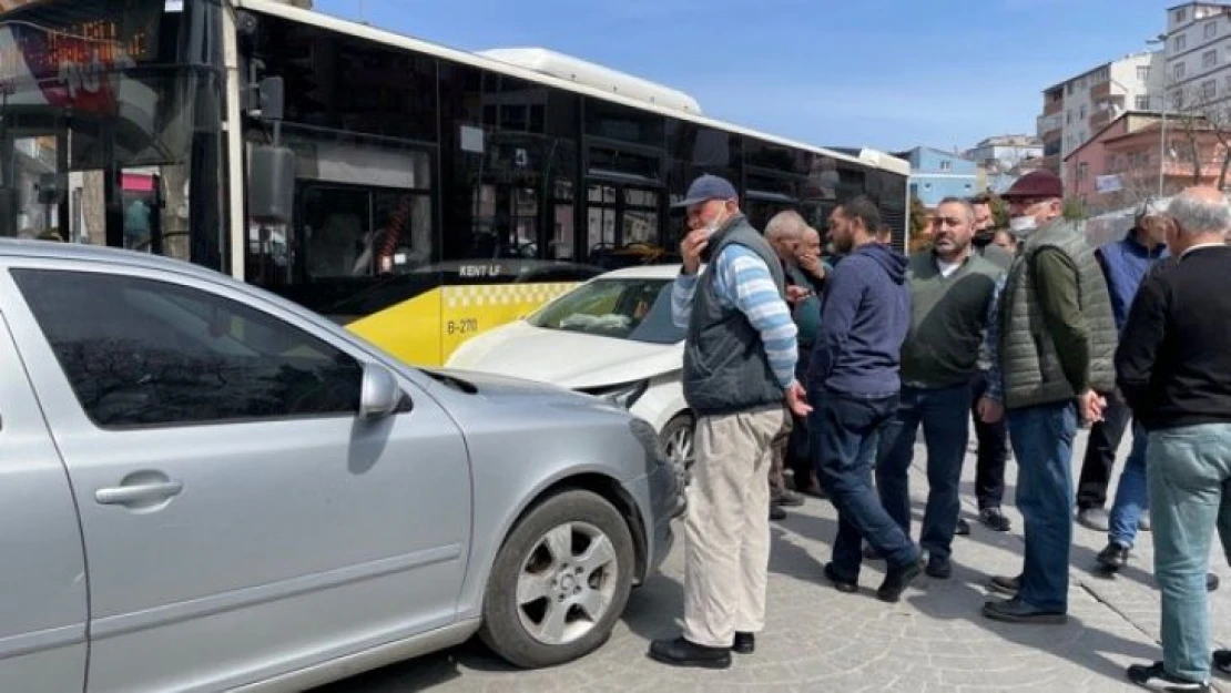 Beyoğlu'nda freni patlayan İETT otobüsü 4 araca çarptı