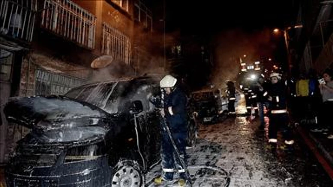 Beyoğlu'nda 6 araç kundaklandı