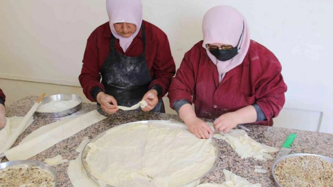 Beypazarı'nın 80 katlı baklavası için yoğun bayram mesaisi başladı