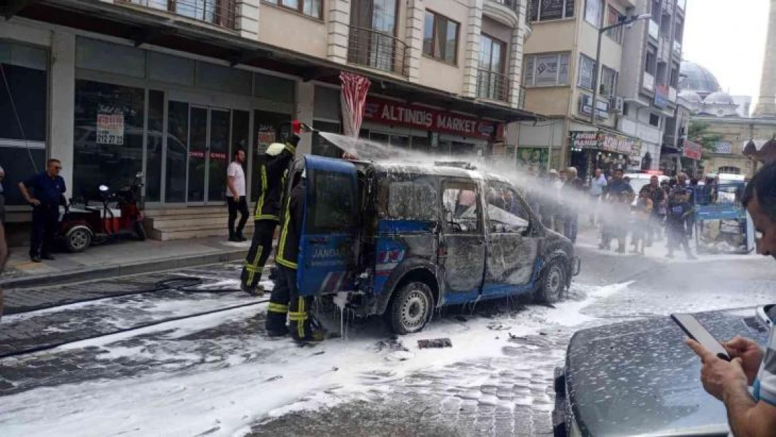 Biga'da jandarmaya ait araç yandı