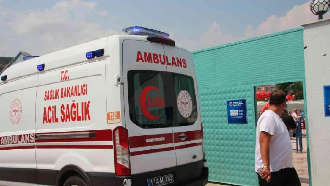 Bilecik'te ablasına emanet edilen çocuk havuzda boğulma tehlikesi geçirdi