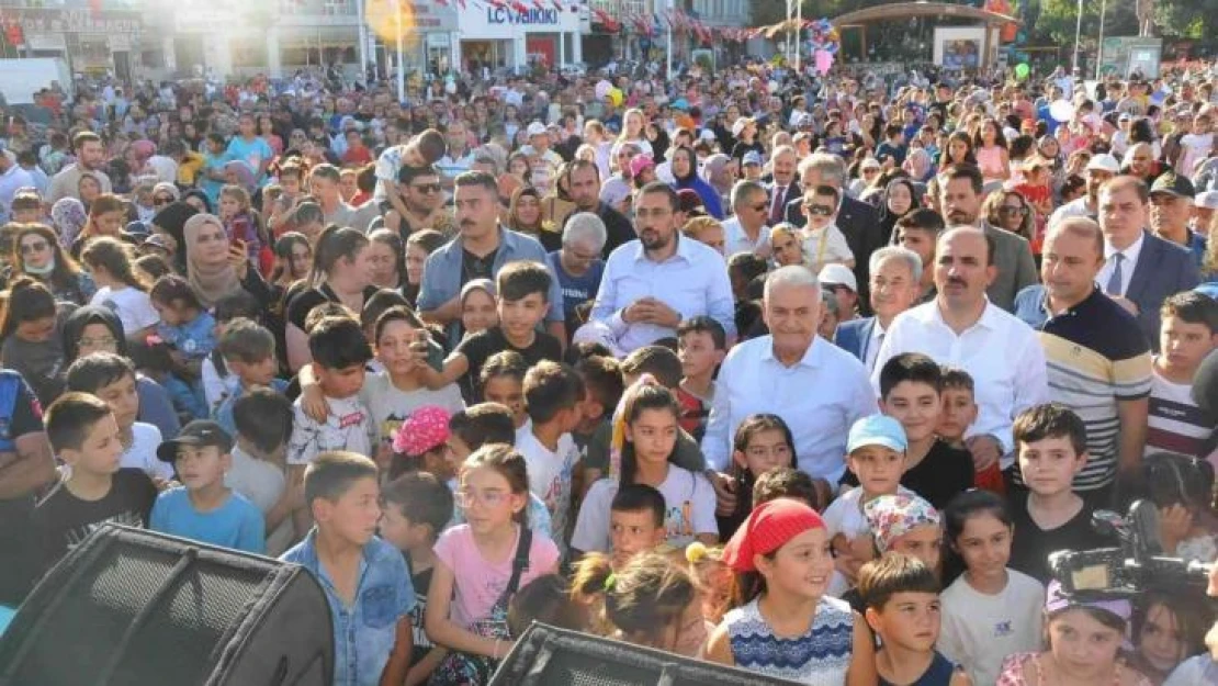 Binali Yıldırım Çocuk Şenliği'ne katıldı