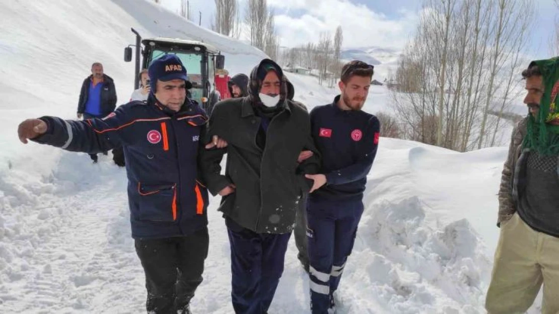 Bingöl'de AFAD, köyde mahsur kalan hastaya ulaştı