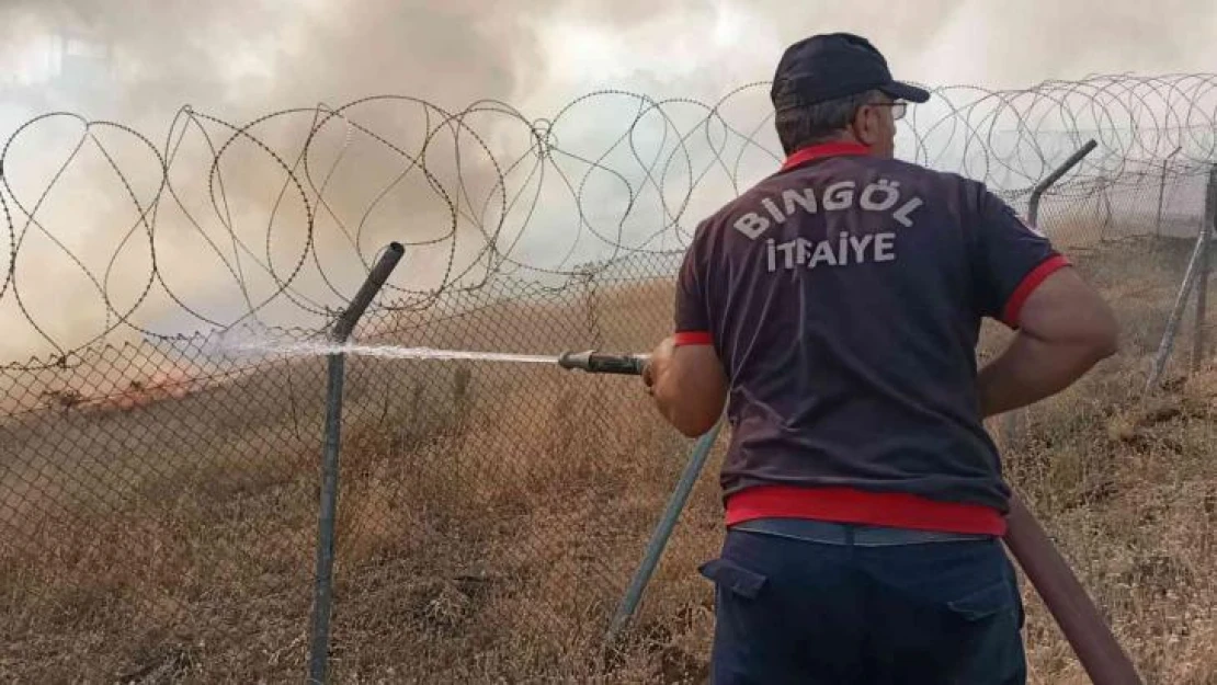 Bingöl'de otluk alanda yangın: Dumanlar gökyüzünü kapladı