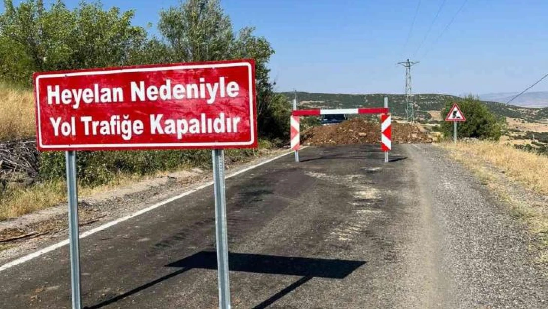 Bingöl'de yol heyelan nedeniyle ulaşıma kapandı