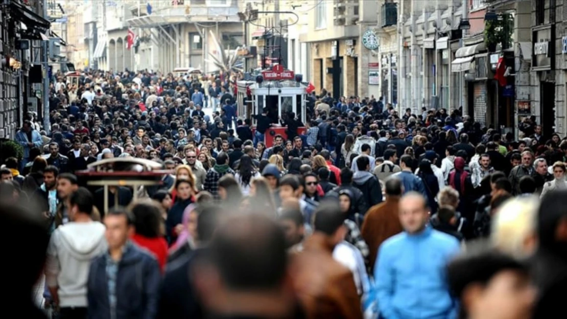 Bir tarafta işsiz diğer tarafta asgari ücretli öğretmenler