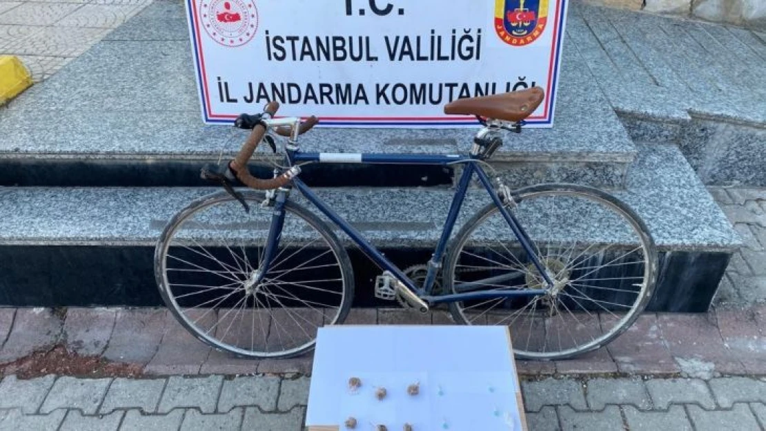 Bisikletli uyuşturucu satıcısı jandarmadan kaçamadı