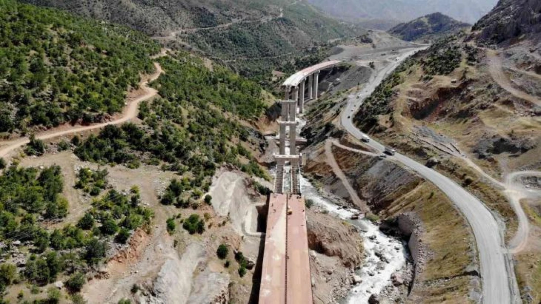 Bitlis'te yapılan bölgenin en büyük viyadükü bitmek üzere