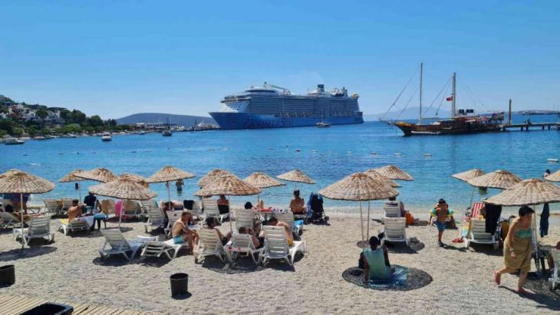 Bodrum'a 2 kruvaziyerle 5 bin 316 turist geldi