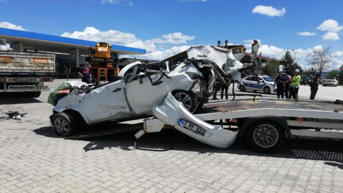 Bolu'da 3 kişinin öldüğü trafik kazası kamerada