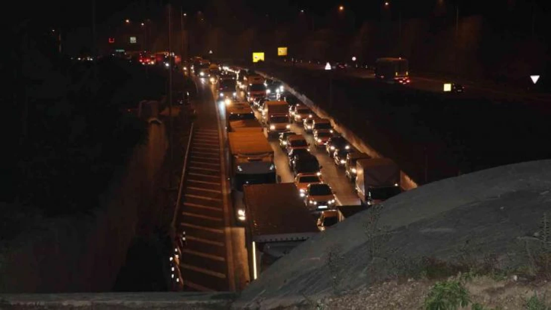 Bolu Dağı Tüneli'nde zincirleme kaza: 1 yaralı