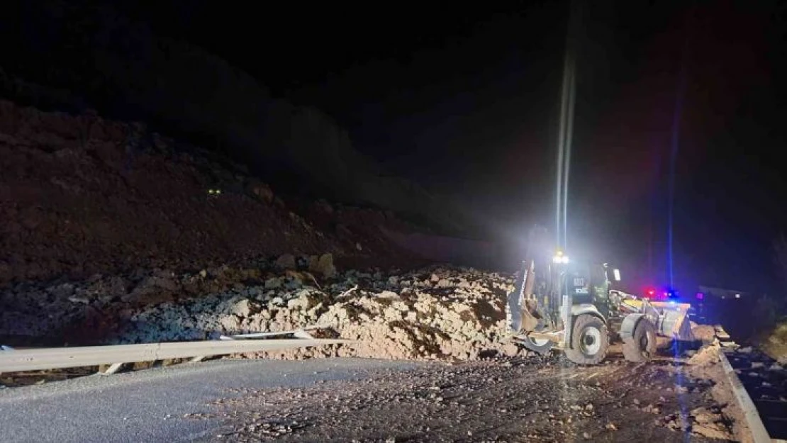 Bolu-Mengen yolu heyelan sebebiyle kapandı