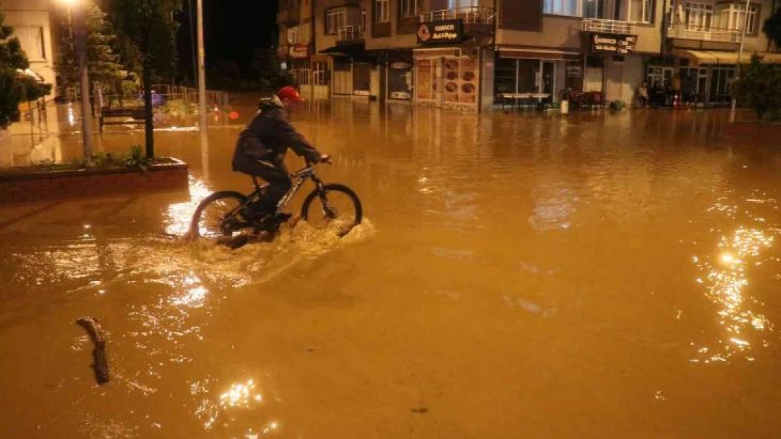 Bolu'nun Mengen ilçesi sular altında kaldı