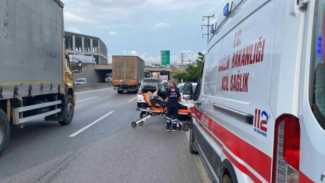 Boru yüklü tır ile çarpışan otomobilin sürücüsü yaralandı