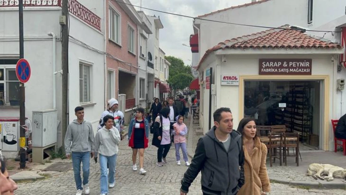 Bozcaada'da bayram yoğunluğu