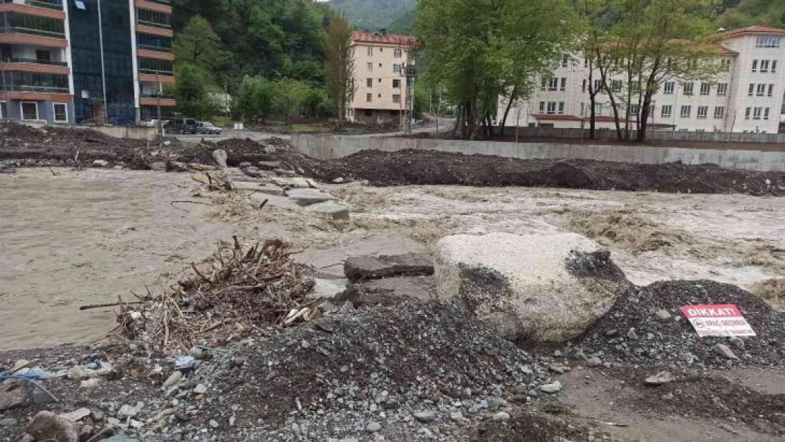 Bozkurt'ta geçici 3 köprü ulaşıma kapatıldı