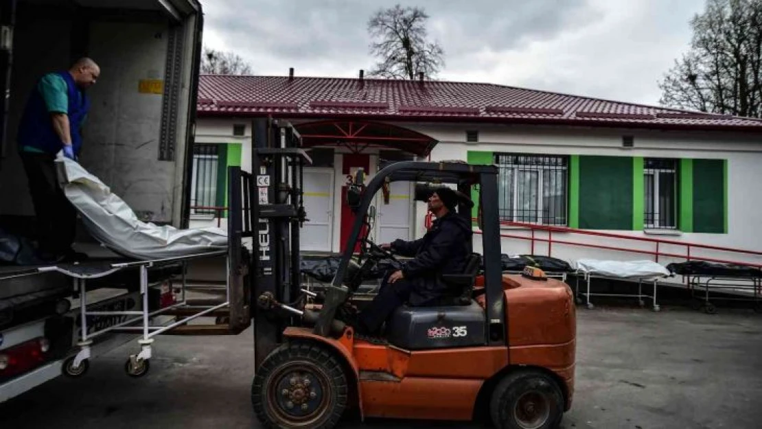 Bucha'da morg doldu, cansız bedenler tırlarda bekletiliyor