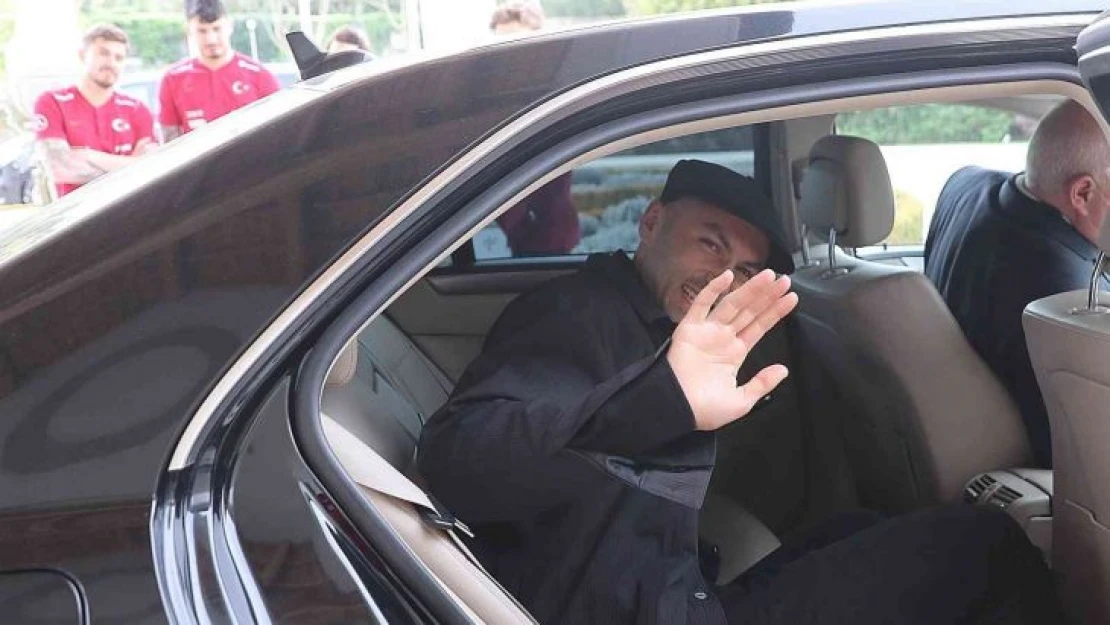 Burak Yılmaz milli takım kampından ayrıldı