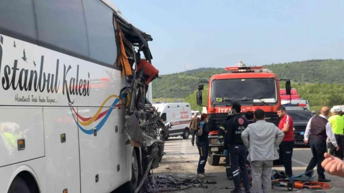 Bursa'da hafriyat kamyonu yolcu otobüsüne çarptı: 1 ölü 6 yaralı