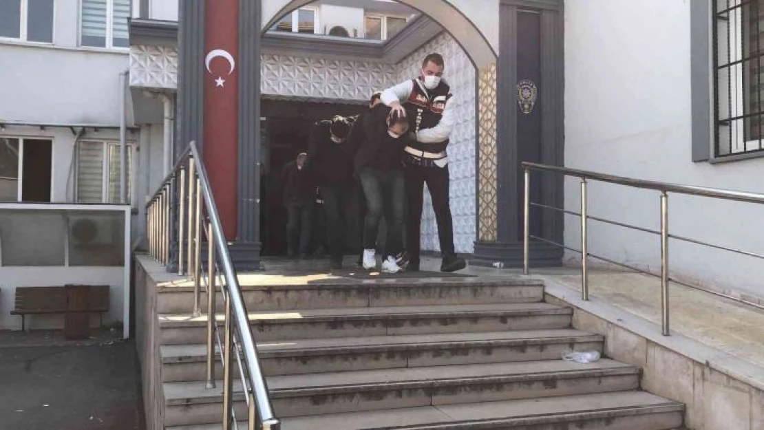 Bursa'da mazgal ve rögar kapağı hırsızları yakayı ele verdi