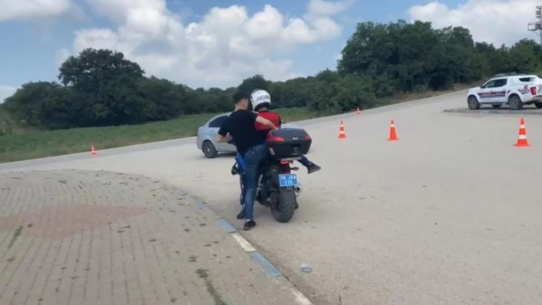 Bursa'da sınava geç kalan öğrenciyi jandarma motorize timi yetiştirdi