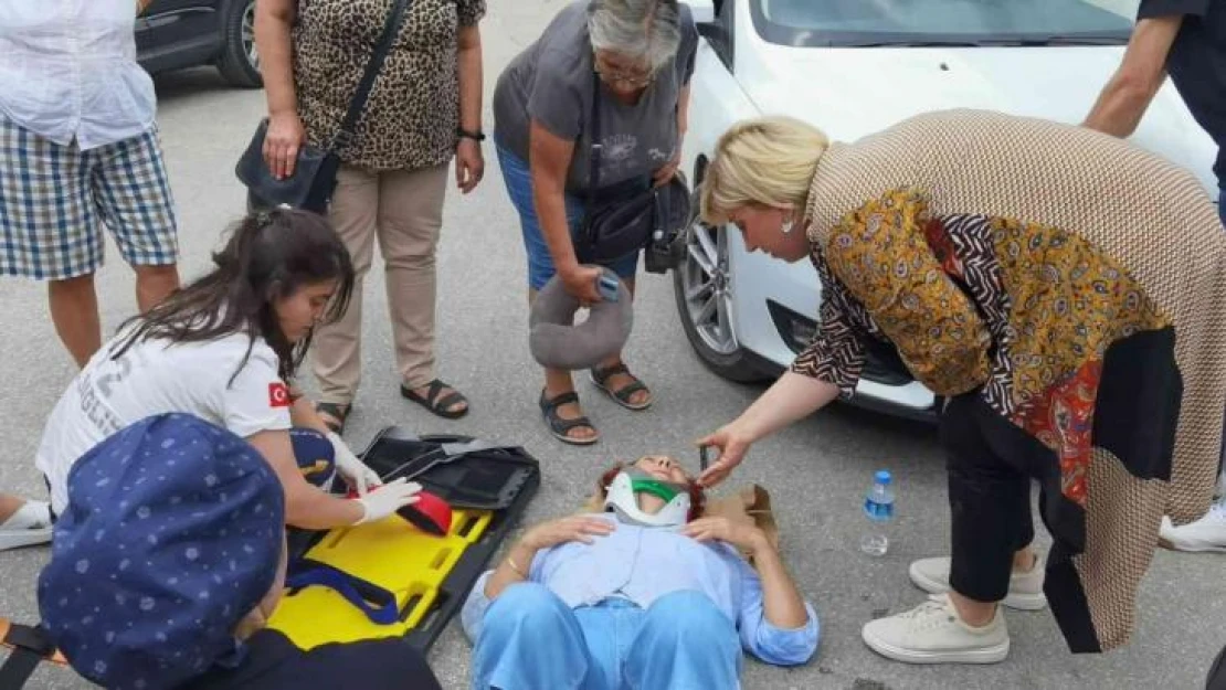 Bursa'da vatandaşlar yaralı kadının kızına telefonda moral verdi