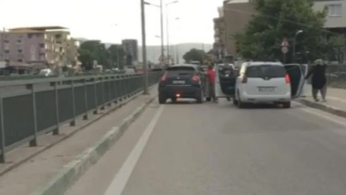 Bursa'da yol verme kavgasında ortalık meydan muharebesine döndü