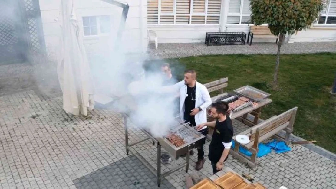 Bursalı fenomen ciğer ustası huzur evi sakinlerini unutmadı