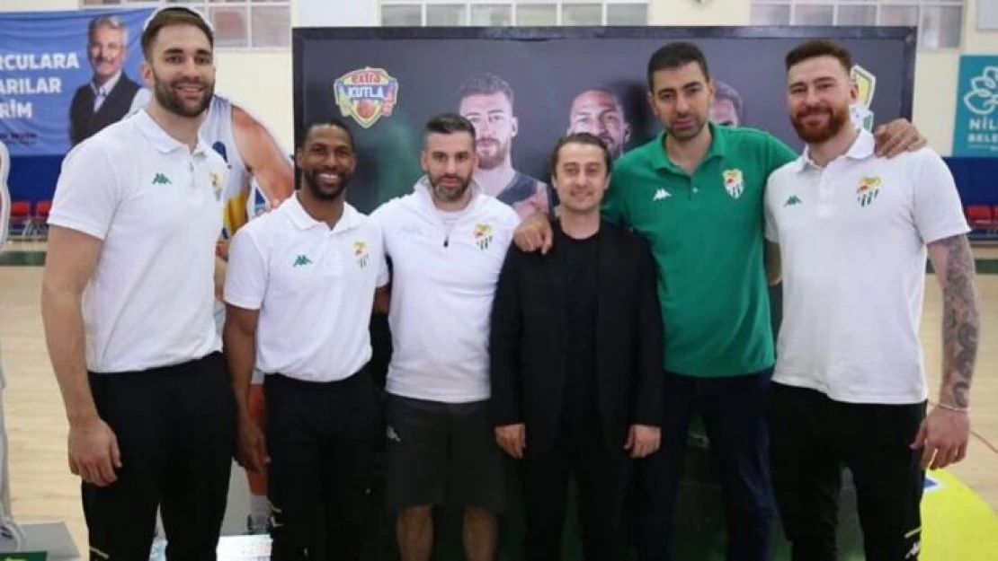 Bursaspor Basketbol Takımı, üç oyuncusuyla sözleşme yeniledi