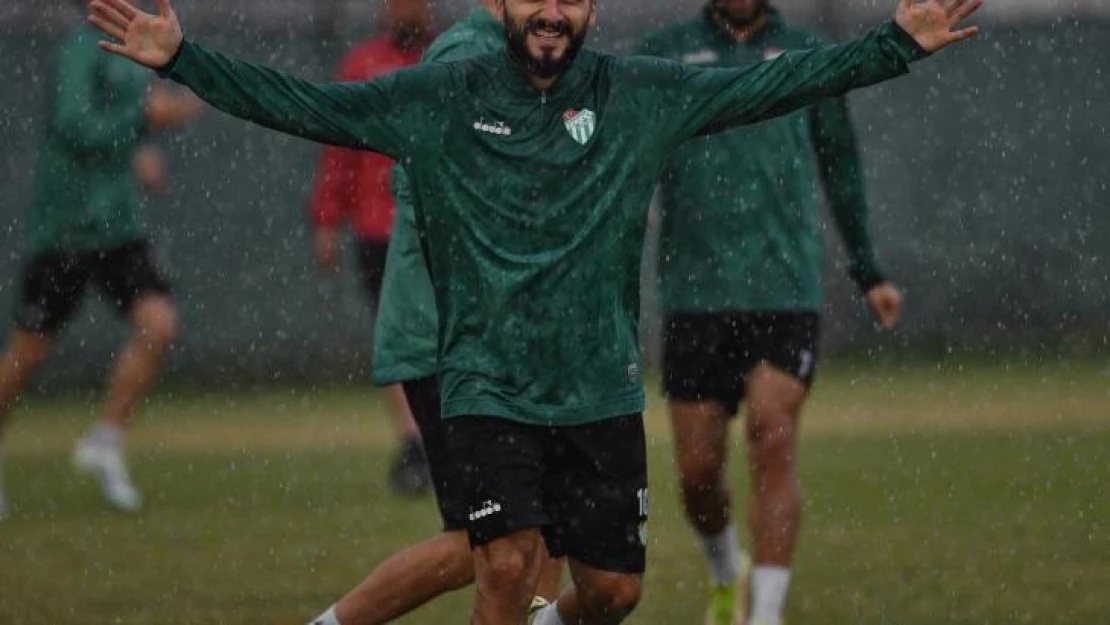 Bursaspor yağmur altında çalıştı