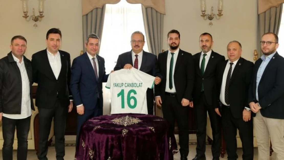 Bursaspor yönetimi Vali Yakup Canbolat'ı ziyaret etti