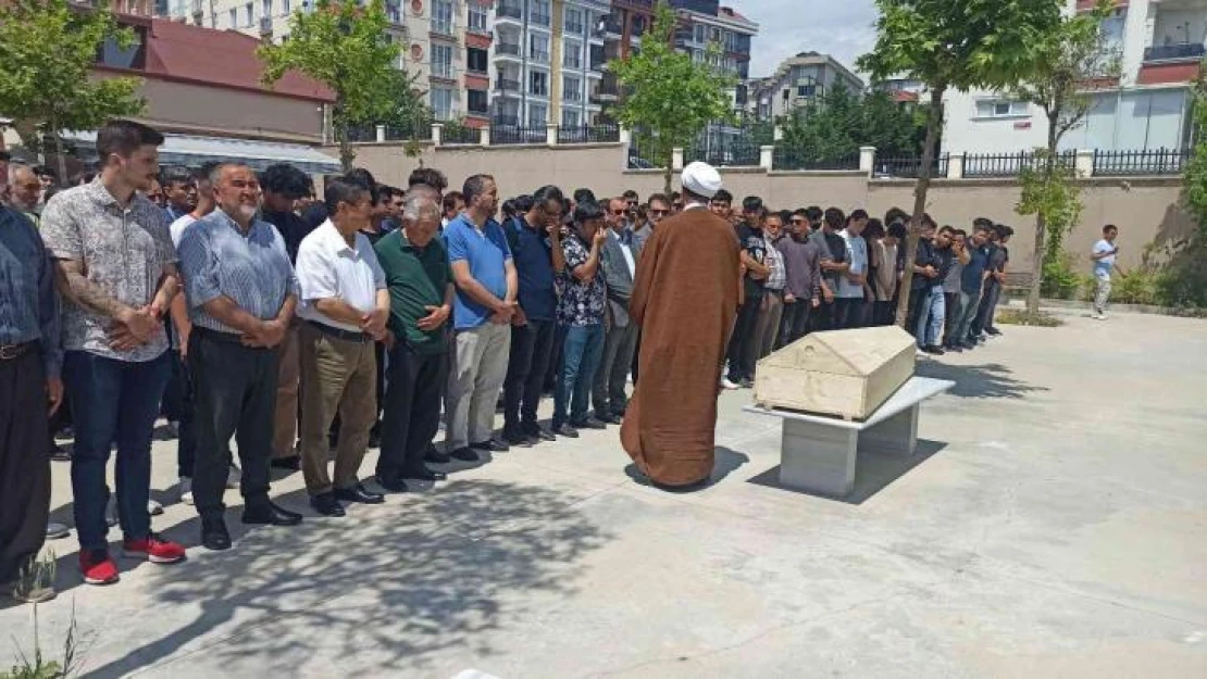 Büyükçekmece'de kazada hayatını lise öğrencisi Murtaza Mardani son yolculuğuna uğurlandı