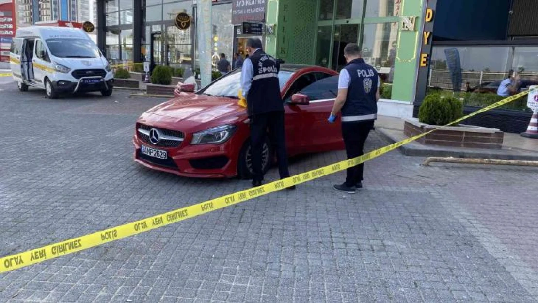 Büyükçekmece'den silah sesleri yükseldi, lüks araç ve iş yerleri zarar gördü