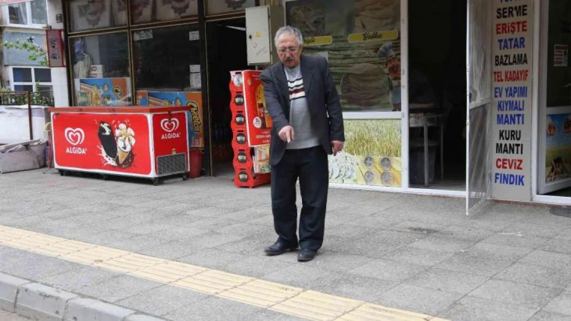 Caddede yürürken fenalaşan 14 yaşındaki çocuk kalbine yenik düştü