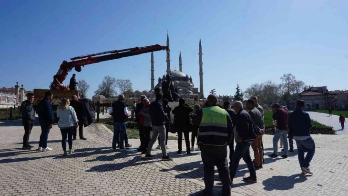 Çalışmalarda sona gelindi, Mimar Sinan Heykeli ustalık eserinin önündeki yerini aldı