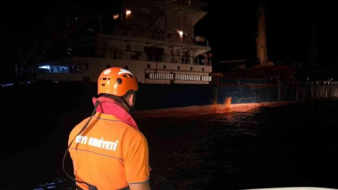 Çanakkale Boğazı'nda arızalanan gemi kurtarıldı