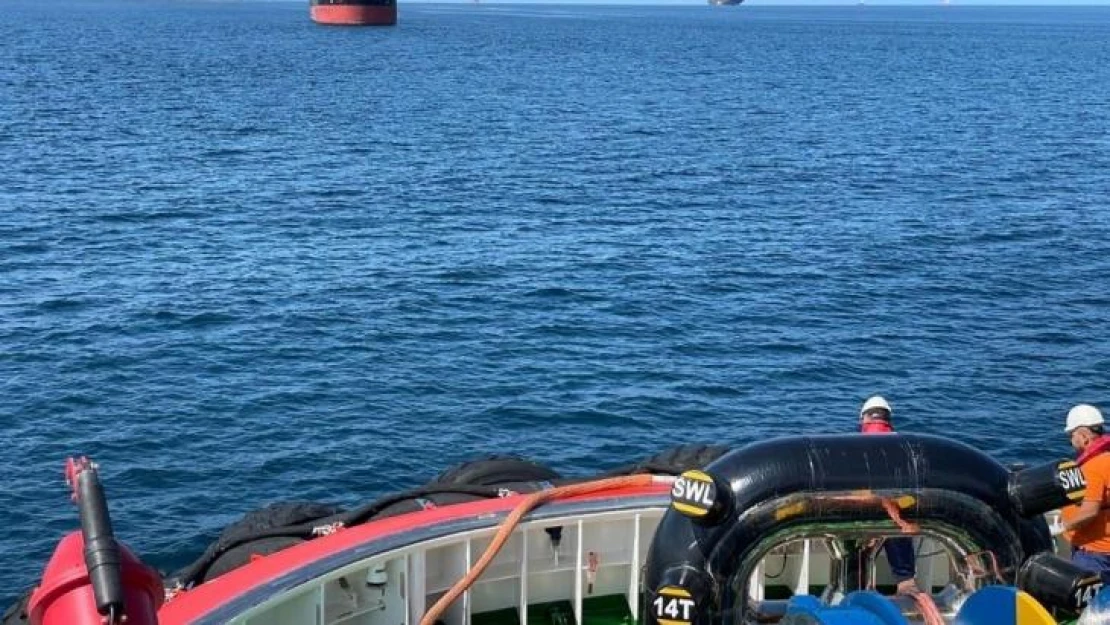 Çanakkale Boğazı'nda arızalanan tanker gemisi kurtarıldı