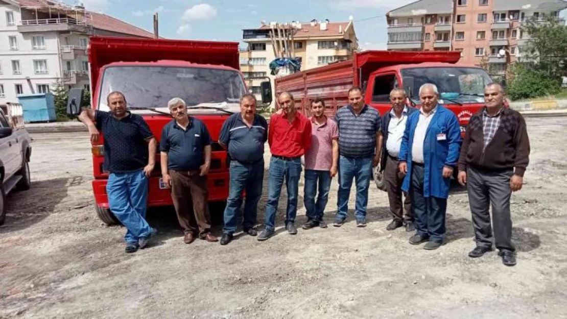 Çankaya Belediyesi'nin esnafa haber vermeden asfaltını kazıdığı pazar yeri kullanılmaz hale geldi