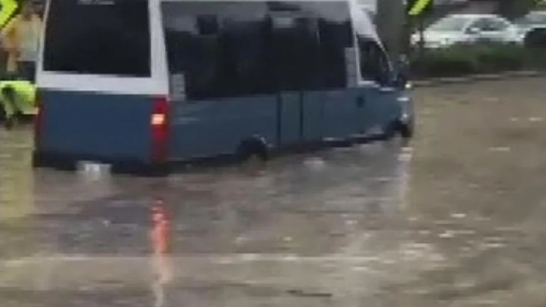 Çankaya'da sağanak yağış sonrası hayat durma noktasına geldi