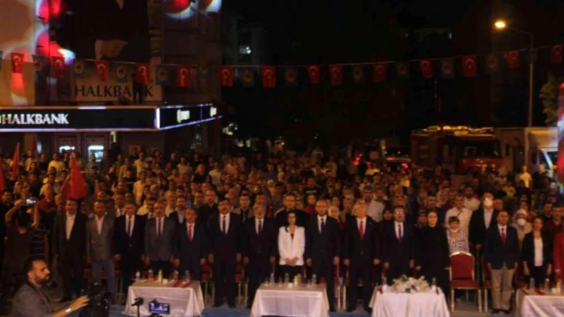 Çankırı'da binlerce vatandaş 15 Temmuz Demokrasi ve Milli Birlik Günü'nde sokaklara akın etti