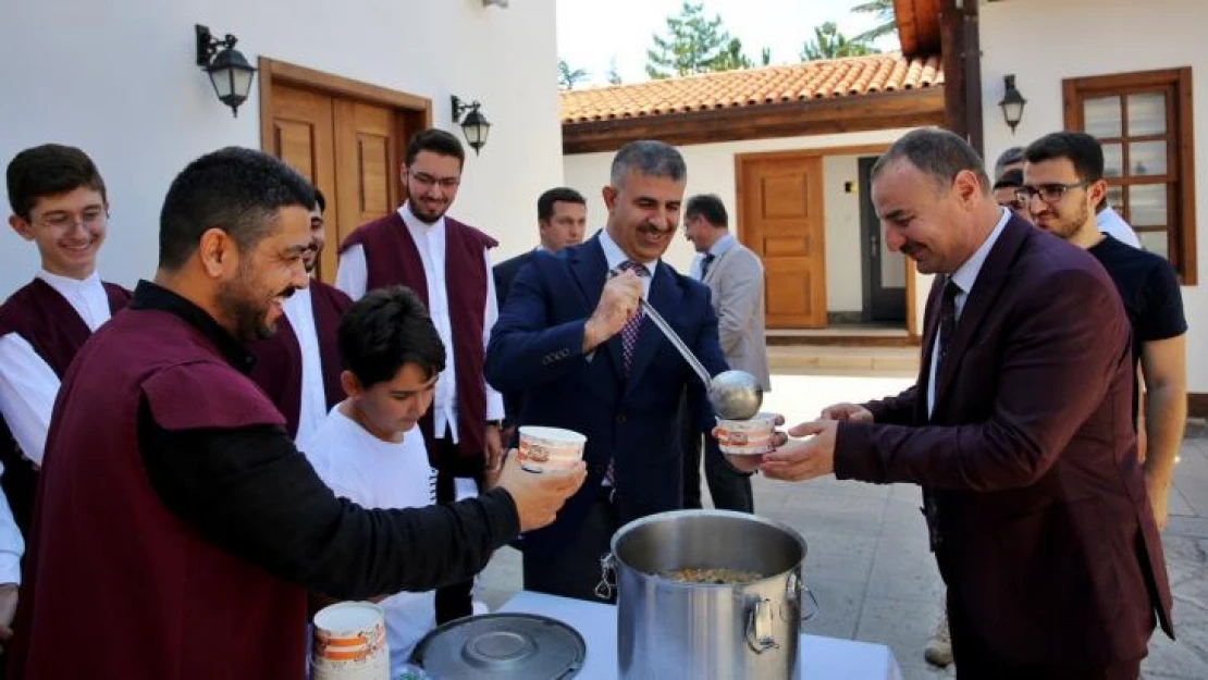 Çankırı Mevlevihanesi'nde 96 yıl sonra yeniden aşure dağıtıldı